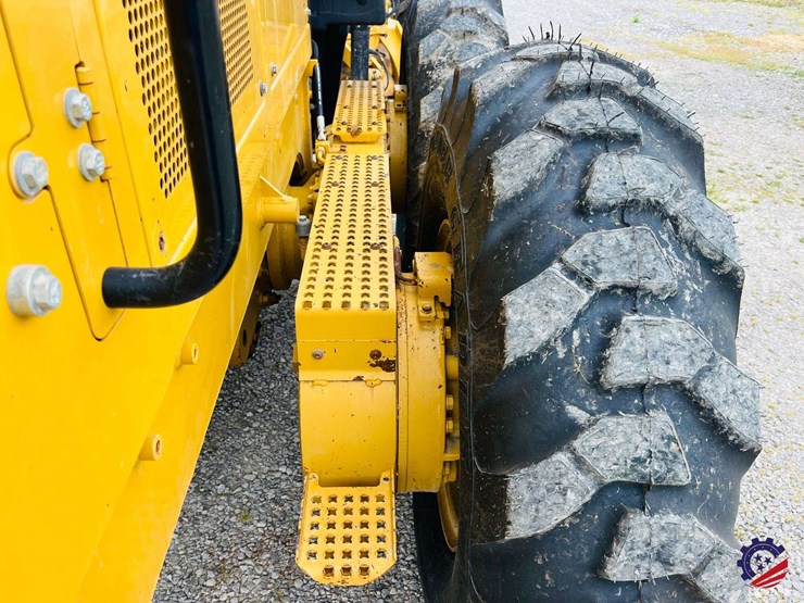 2010-caterpillar-120m-image-75