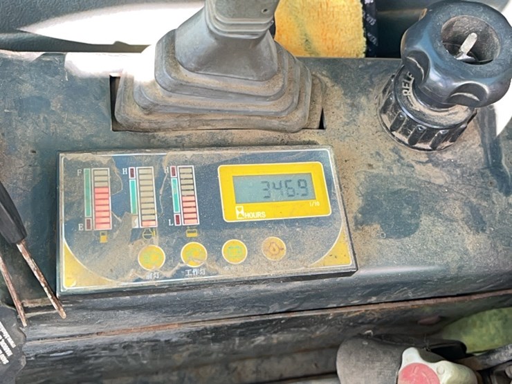 agrotk-r35-mini-excavator-346-hours-kubota-engine-image-16