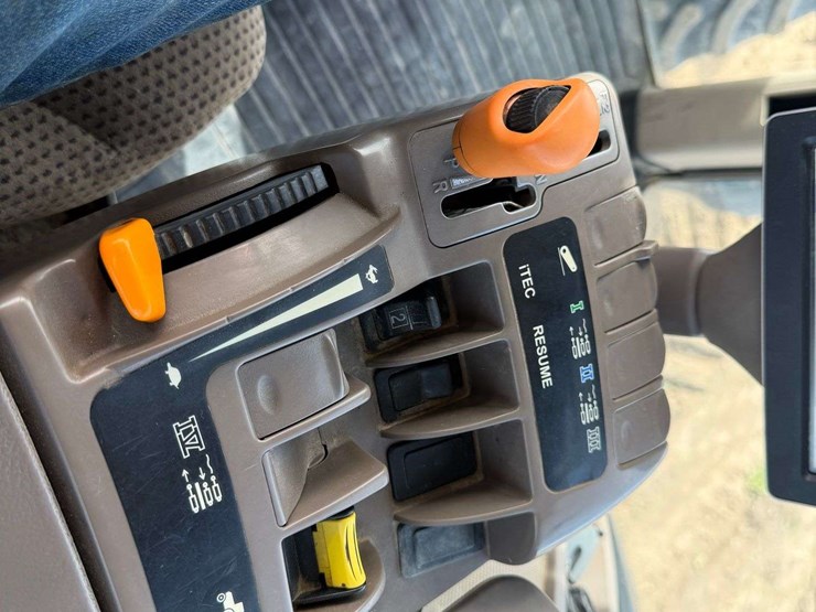 2014-john-deere-8295r-image-73