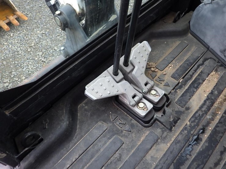 2020-bobcat-e26-image-40