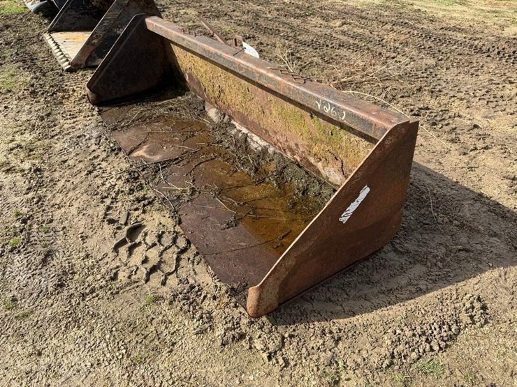 universal-attach-84"-bucket-image-1