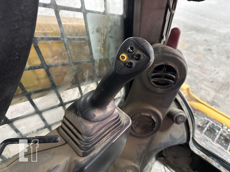 2023-caterpillar-259d3-image-17