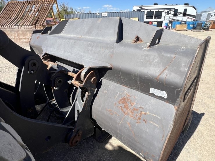 2023-volvo-l70h-wheel-loader-image-12