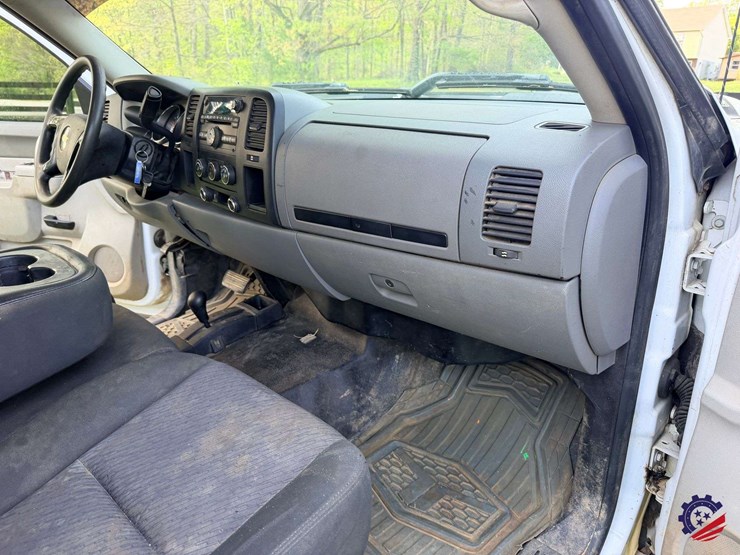 2012-chevrolet-silverado-2500hd-image-48