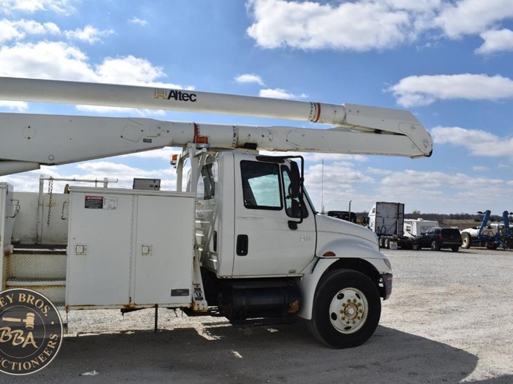 2005-international-durastar-4300-image-7