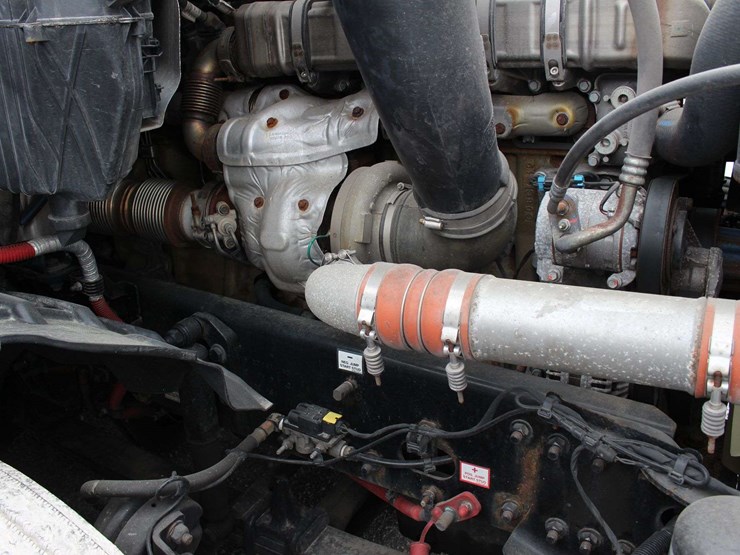 2020-freightliner-cascadia-126-image-16