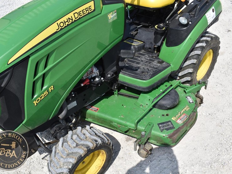 2017-john-deere-1025r-image-17