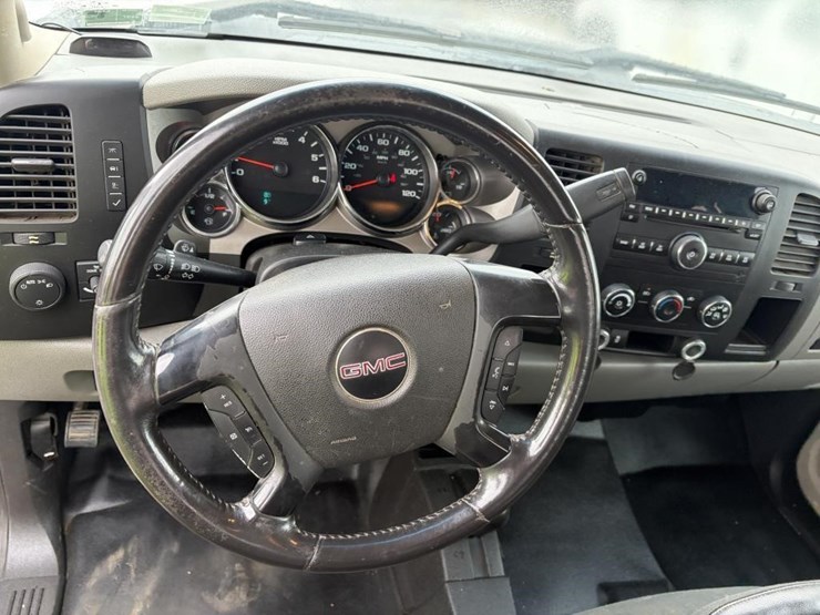 2012-gmc-sierra-2500-image-13