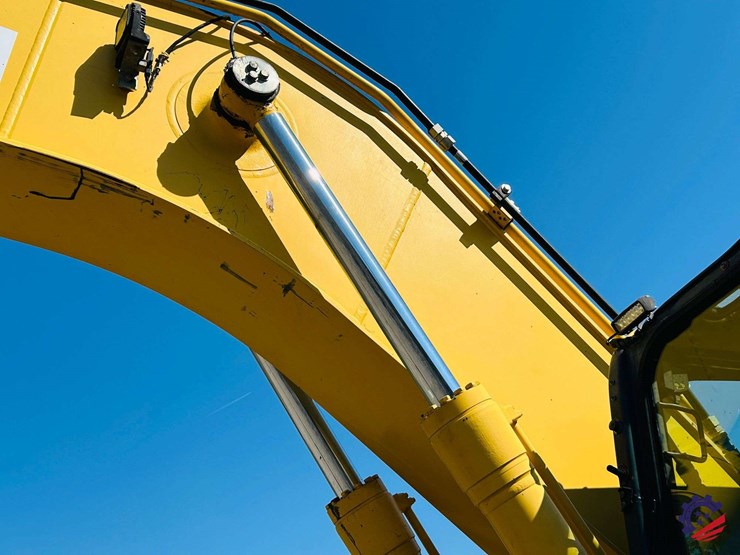 2015-komatsu-pc210-lc-image-44