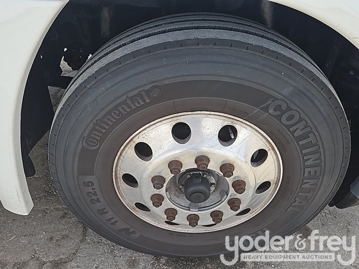 2019-freightliner-cascadia-125-image-23