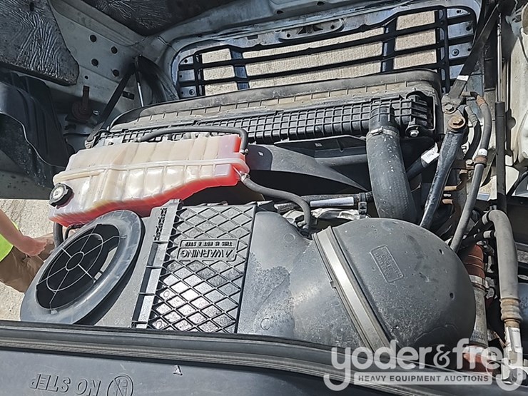 2017-freightliner-cascadia-113-image-34