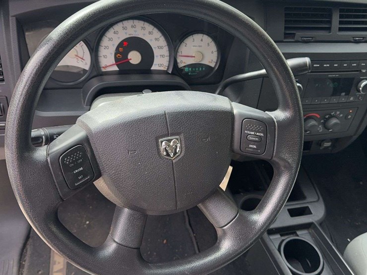 2011-dodge-dakota-image-16