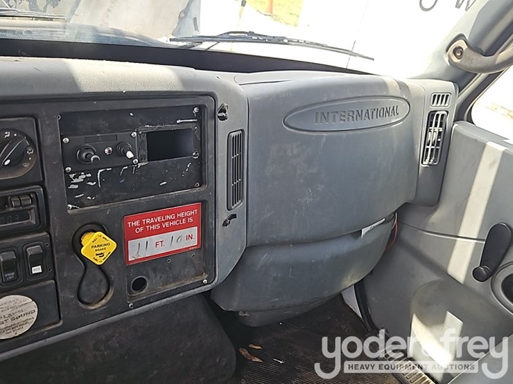 2005-international-durastar-4300-image-31