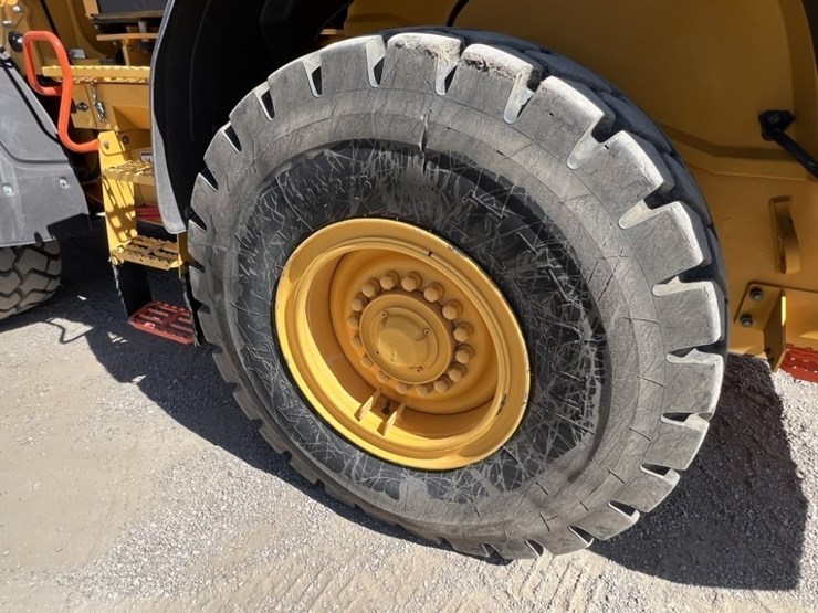 2023-volvo-l70h-wheel-loader-image-21