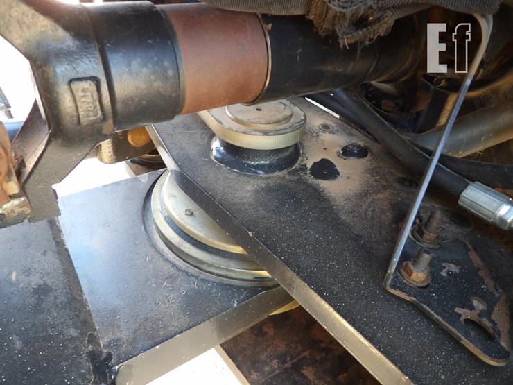 new-holland-t9040-image-28