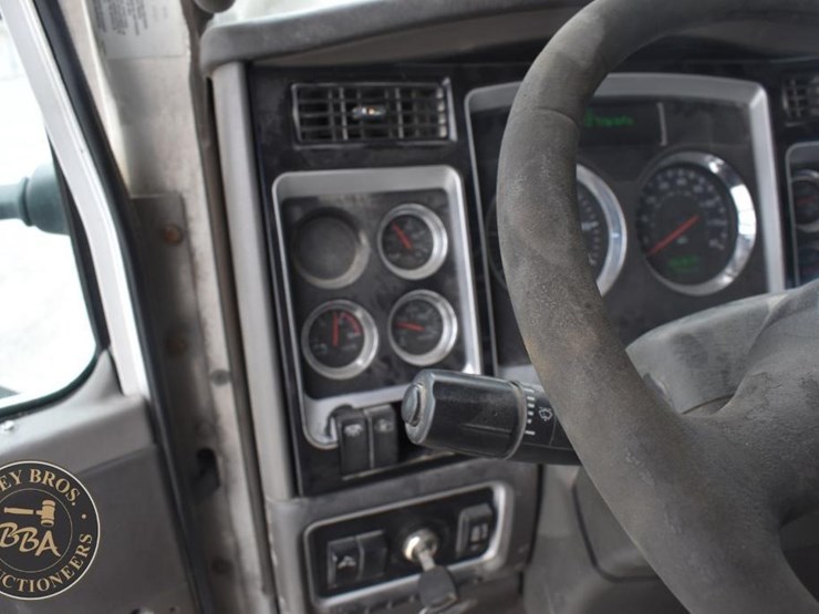 2014-kenworth-t660-image-38