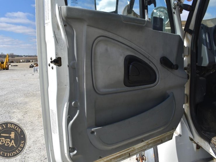 2005-international-durastar-4300-image-32