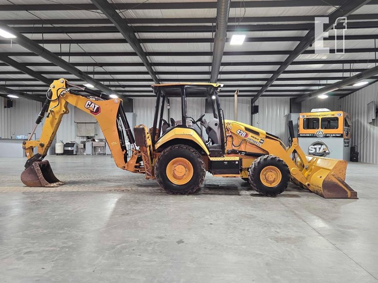 2021-caterpillar-420-image-6