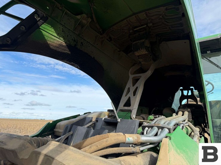 2011-john-deere-8310r-image-43