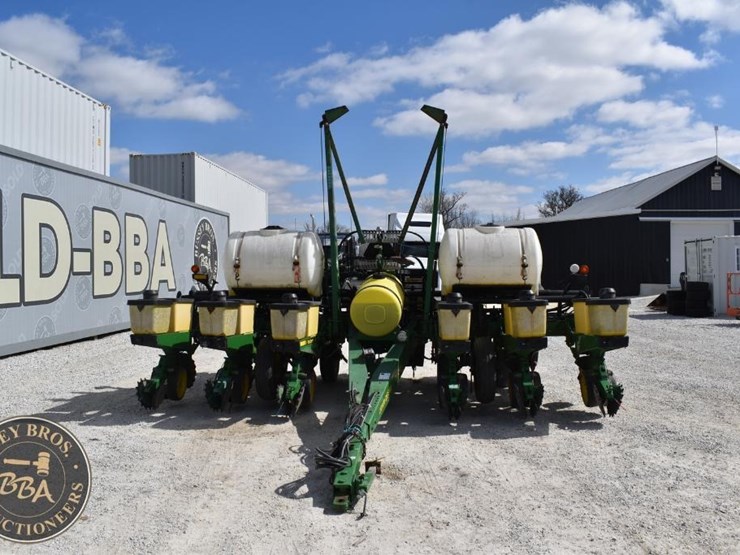 john-deere-7200-image-10