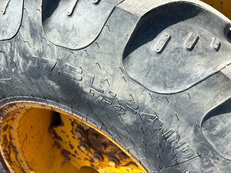 john-deere-310-image-10