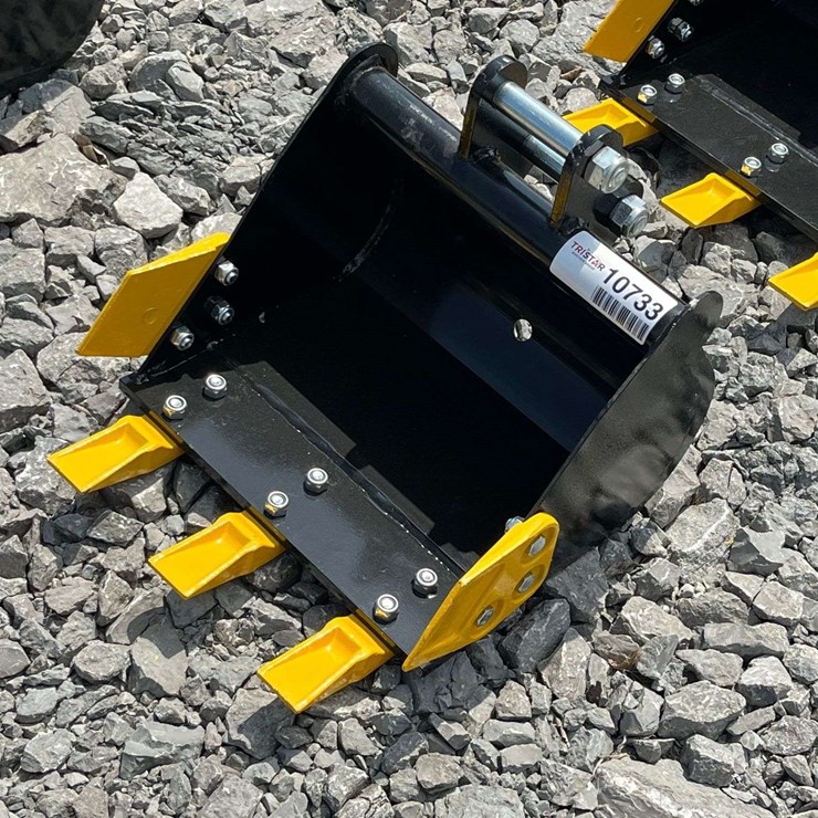 Unused 2026 CE 16" Toothed Bucket