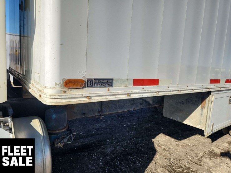 2005-peterbilt-385-image-41