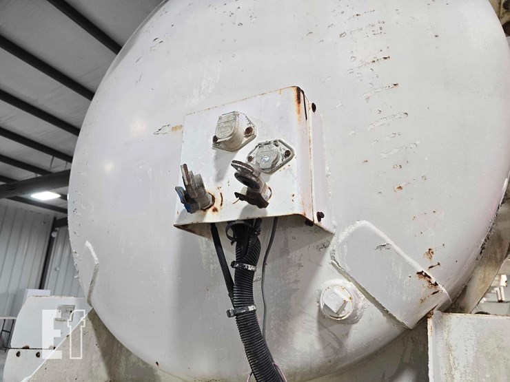 dragon-products-&-industries-vacuum-tank-trailer-image-14