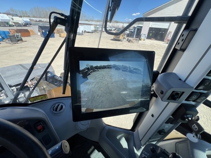 2023-volvo-l70h-wheel-loader-image-42