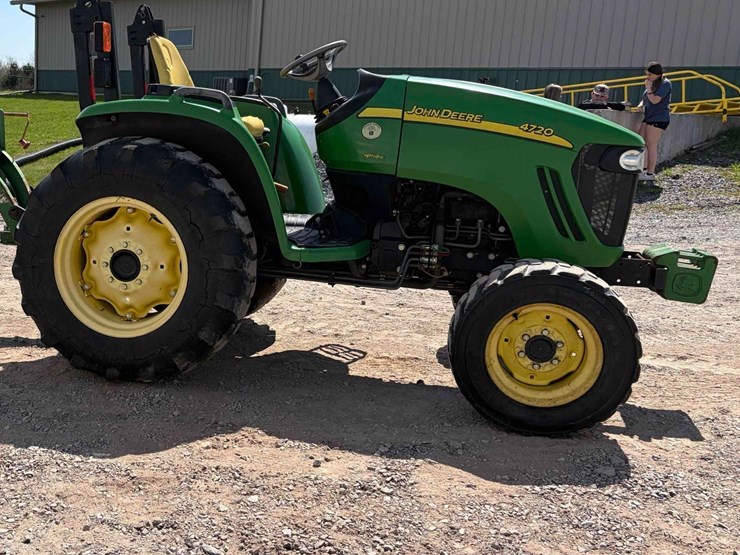 john-deere-4720-image-3