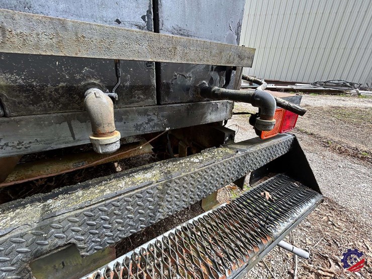 fuel-&-lube-truck-image-32