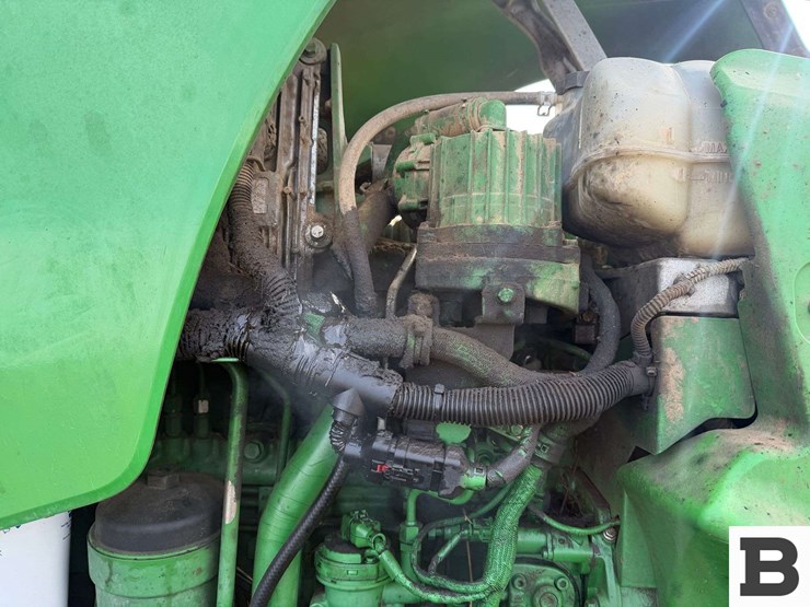 2011-john-deere-8310r-image-51