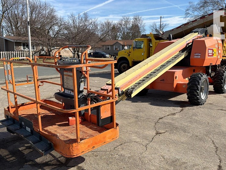 2014-jlg-600s-image-3