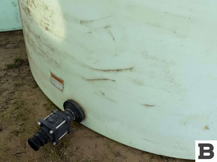 1550-gallon-round-poly-fertilizer-tank-image-7