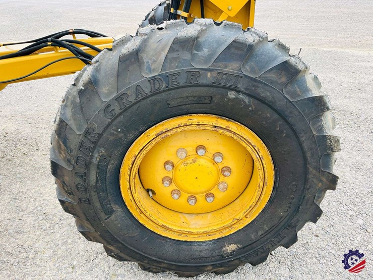 2010-caterpillar-120m-image-22