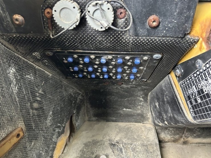 2012-caterpillar-ad55b-image-31