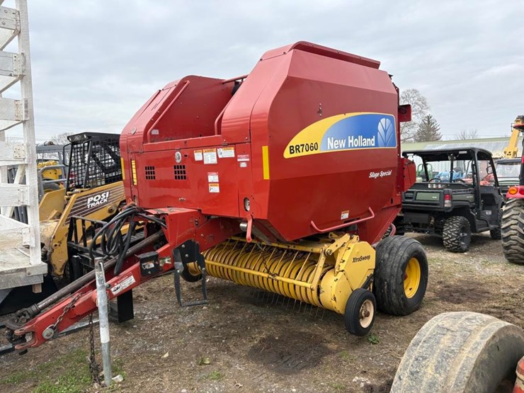 new-holland-br7060-image-2
