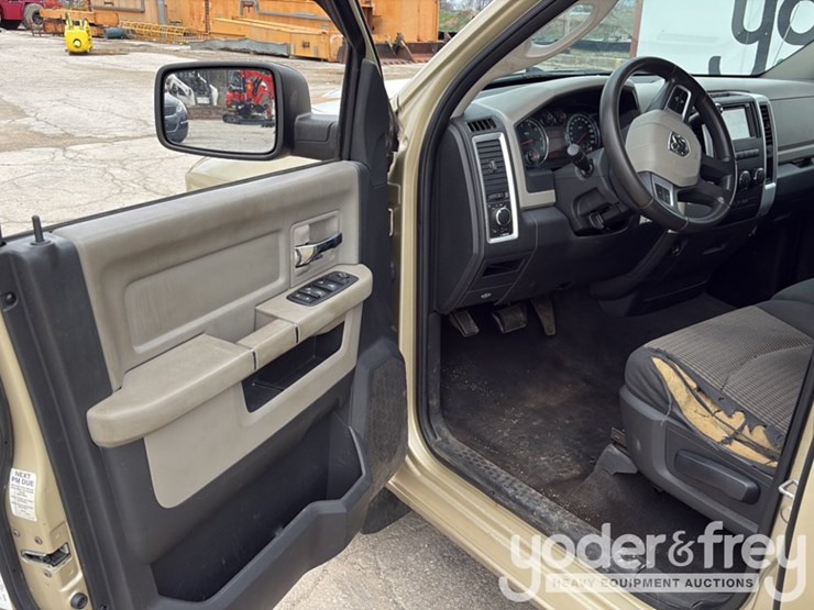 2011-dodge-ram-1500-image-33