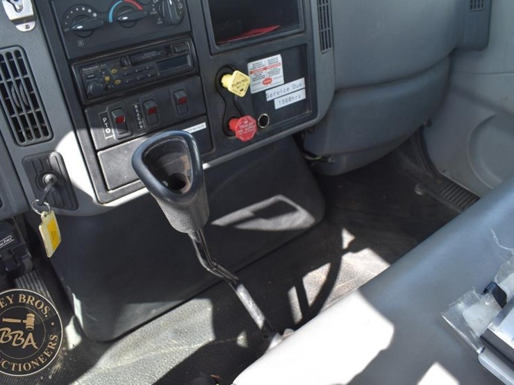 2005-international-durastar-4300-image-33