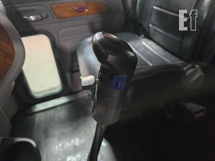 2009-peterbilt-367-image-15