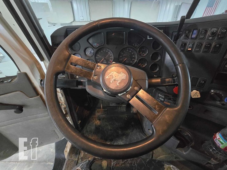 2010-mack-pinnacle-cxu613-image-10