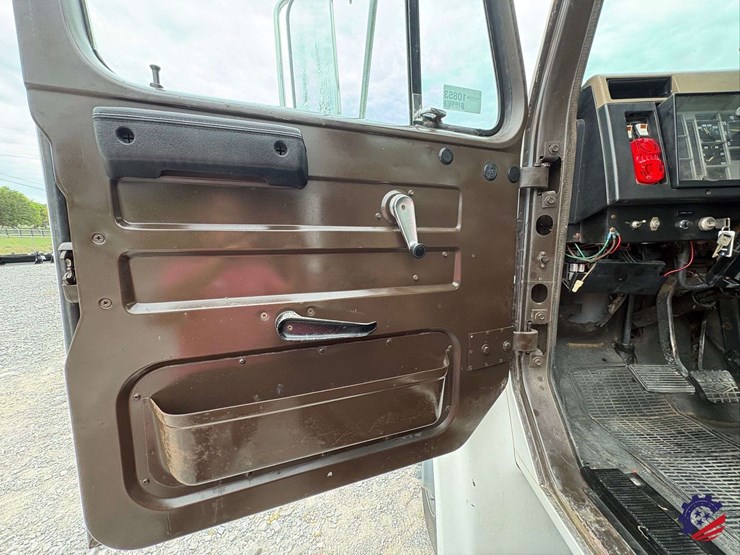 1993-international-4700-image-59