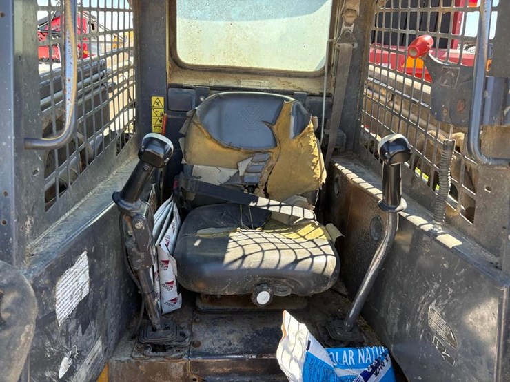 new-holland-l180-image-9