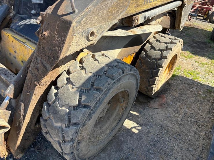 new-holland-l180-image-4