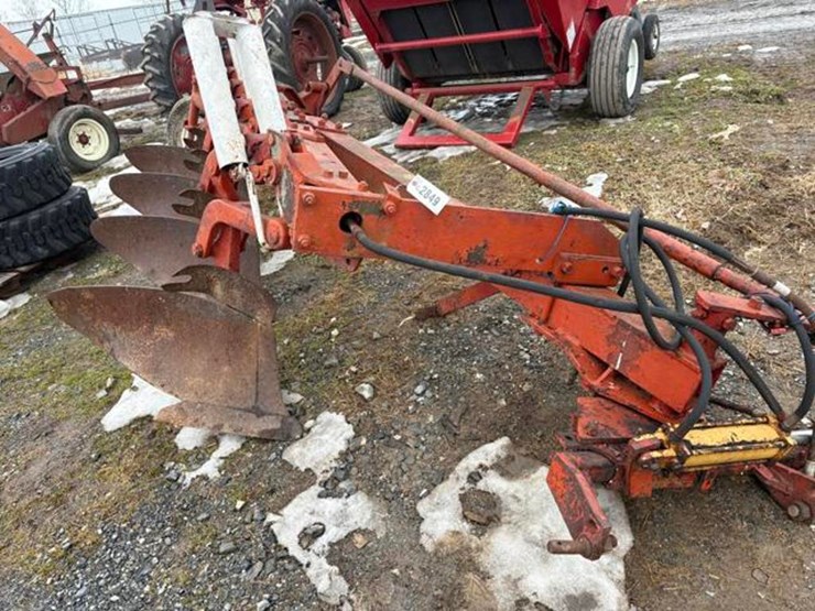 international-710-image-3