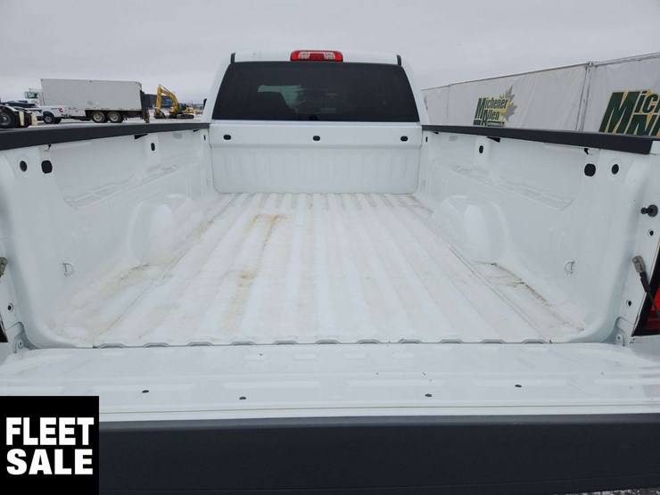 2018-chevrolet-silverado-3500hd-image-15