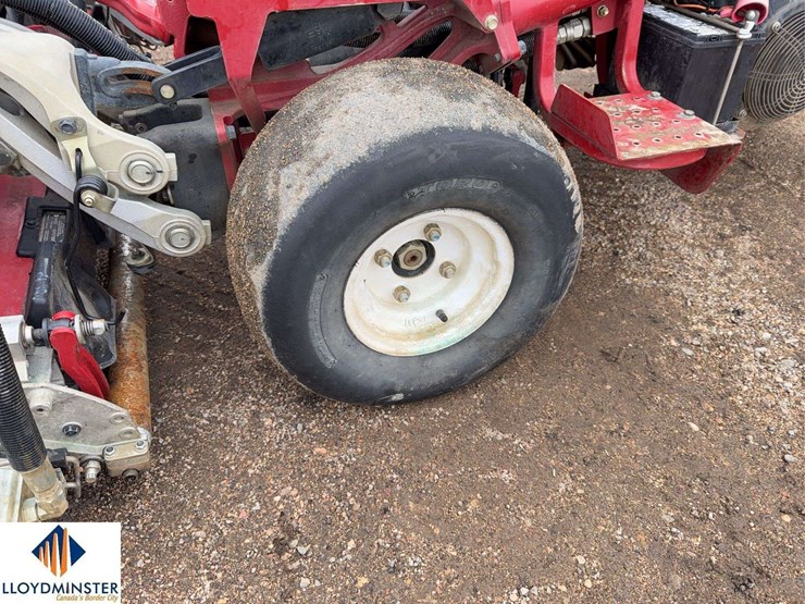 2015-toro-greensmaster-300-image-7