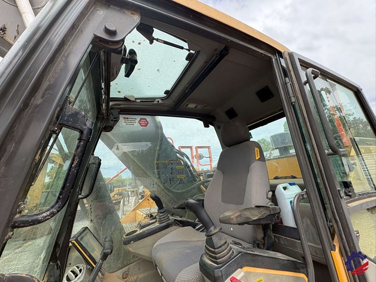 2017-volvo-ec300el-image-73