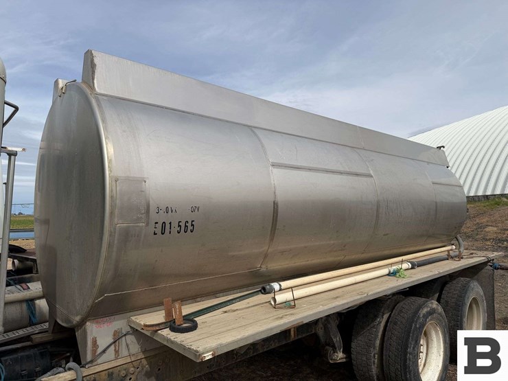 freightliner-tank-truck---non-running-truck-image-7