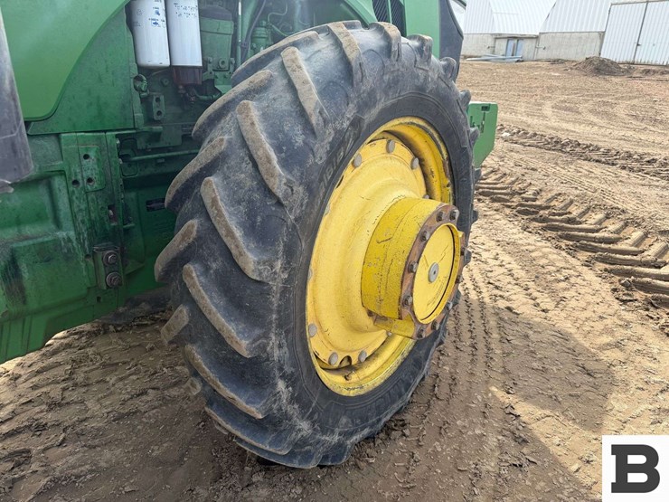 2011-john-deere-8310r-image-32